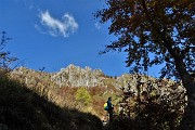 18 Vista sui contrafforti rocciosi del Venturosa